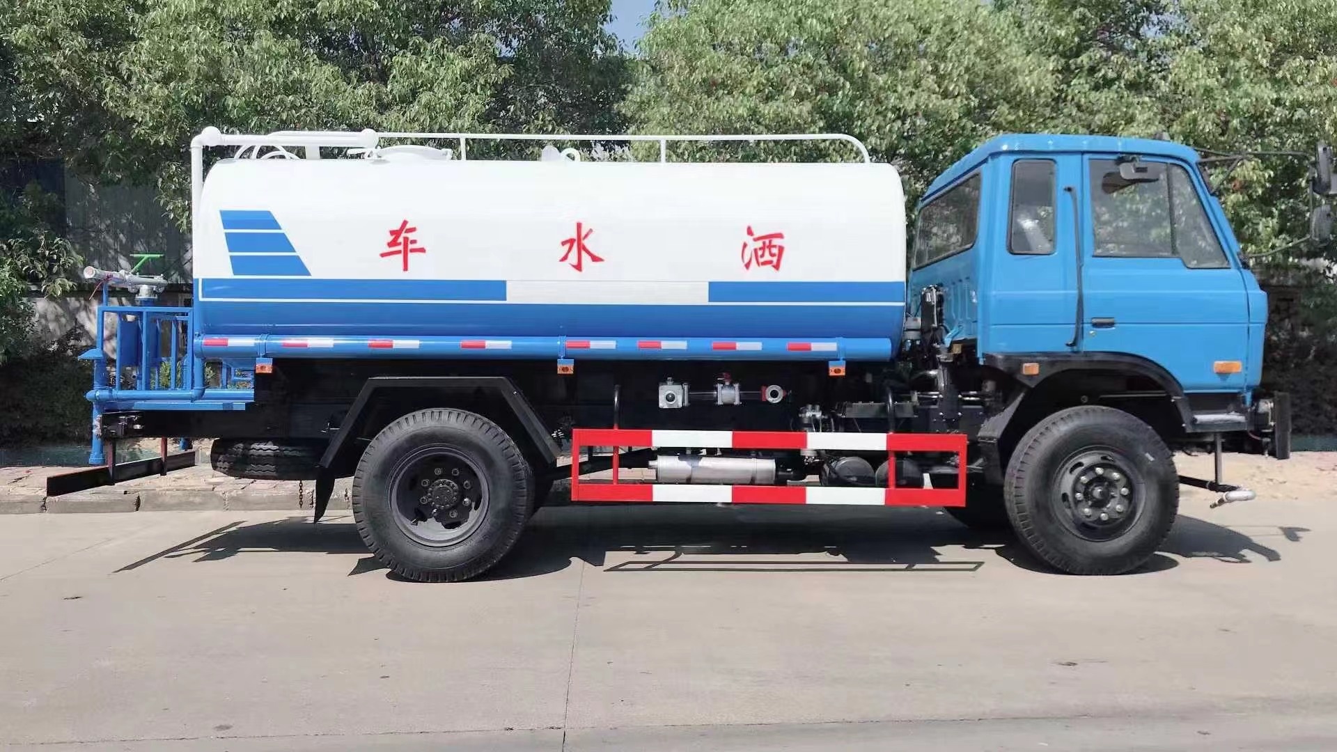 Water Truck EURO 3 Truck သည် သဘာဝပတ်ဝန်းကျင်အတွက်ဖြစ်သည်။