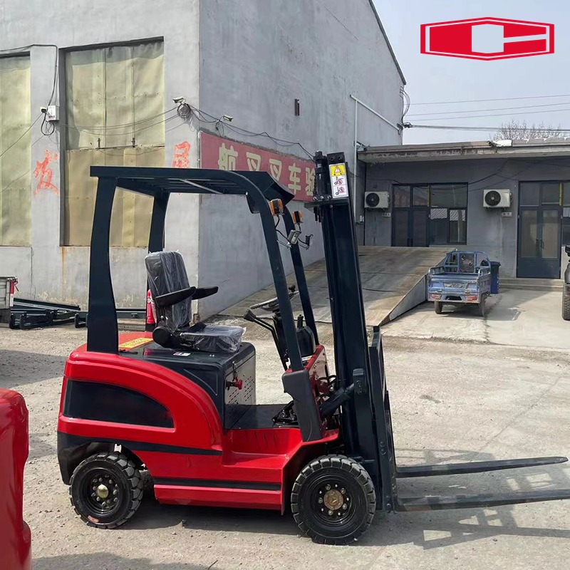 ဂိုဒေါင်အတွက် Safety 2.0T Air Forklift လည်ပတ်ရလွယ်ကူသည်။