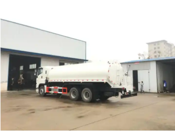 သန့်ရှင်းရေးအတွက် 8CBM Water Tank Truck Sprinkler