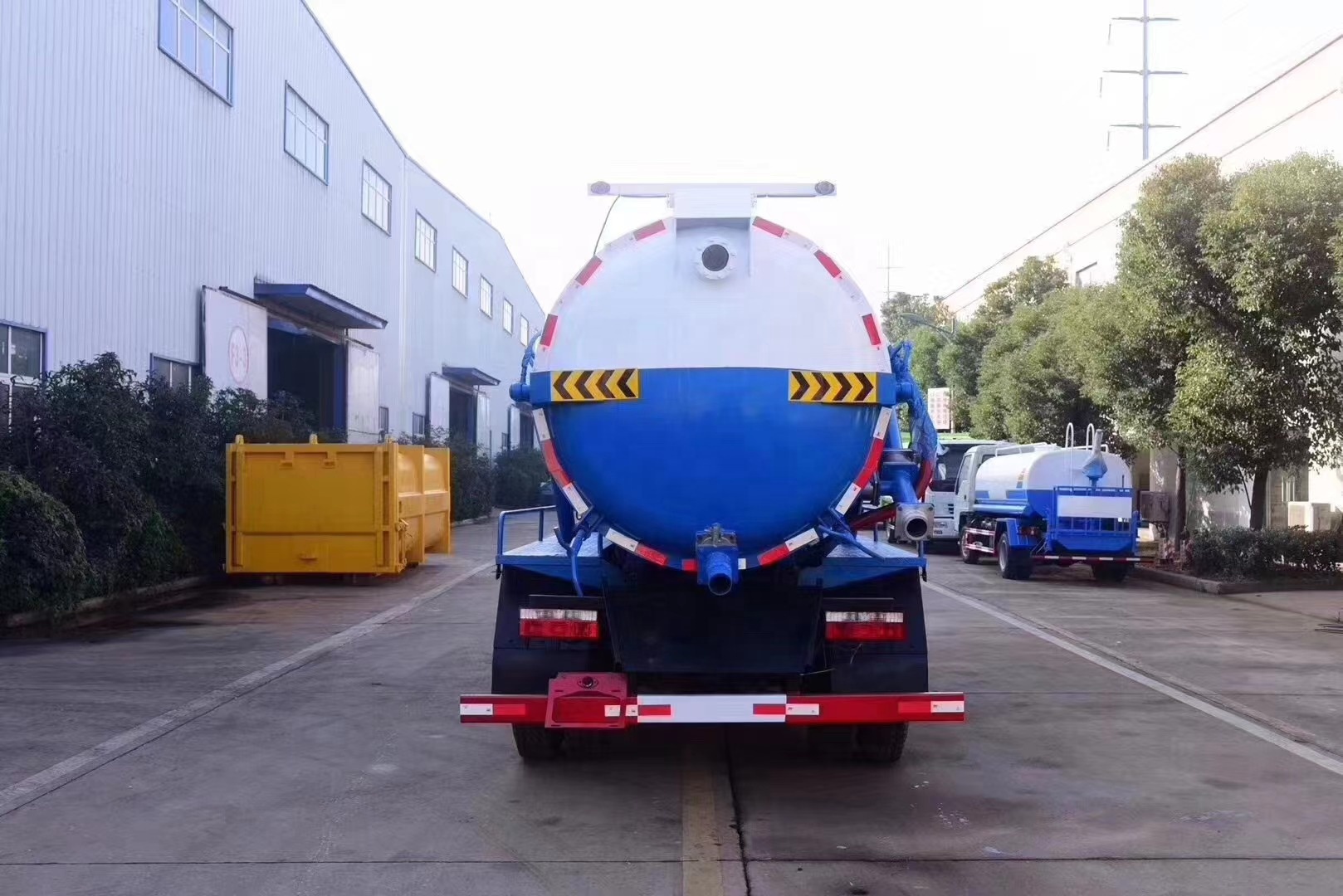 Sewage Drainage Suction Truck Sewage Suction Tanker Truck ၊