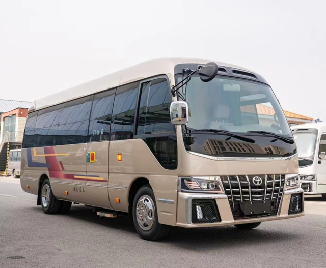 China Champagne Edition မှ Coaster Bus 10 ထိုင်ခုံ စိတ်ကြိုက်ပြုလုပ်ခြင်း။