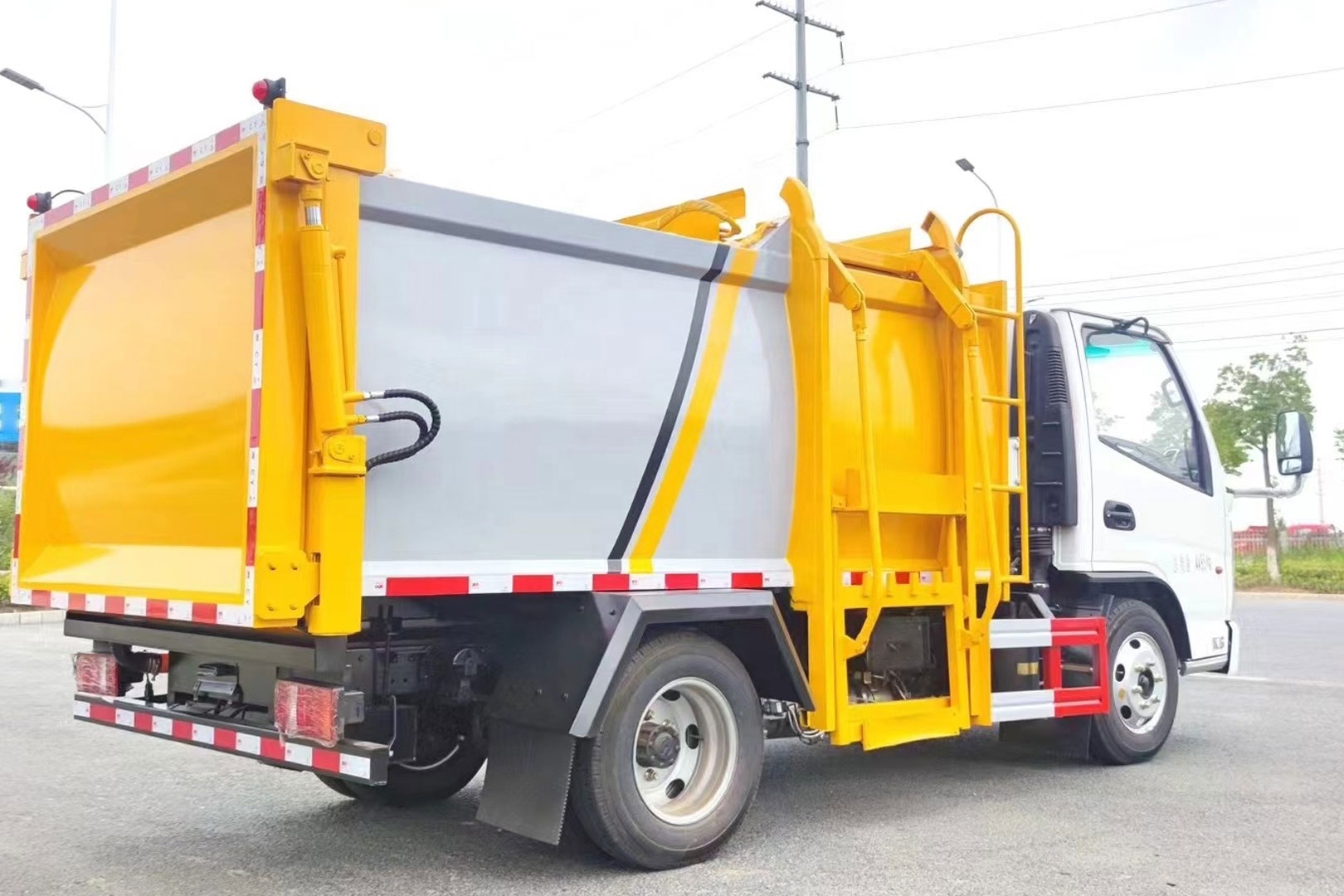 Side Hang Up Type Dump Garbage Truck for Transport