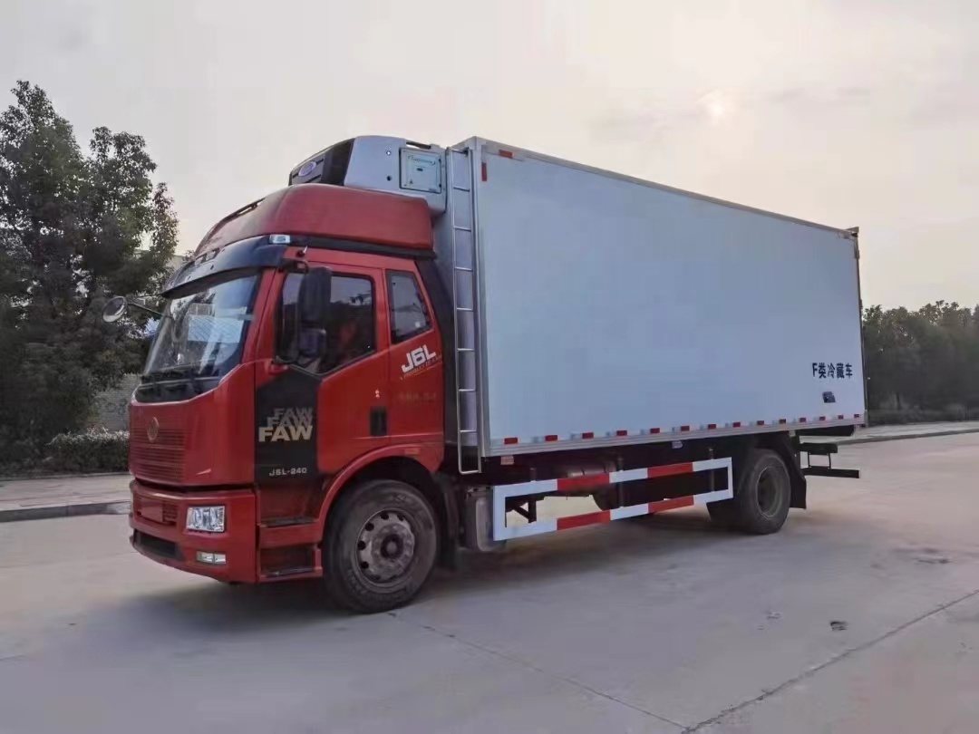 သယ်ယူပို့ဆောင်ရေးအတွက် 10 Ton Diesel Box Engine Refrigerator Truck