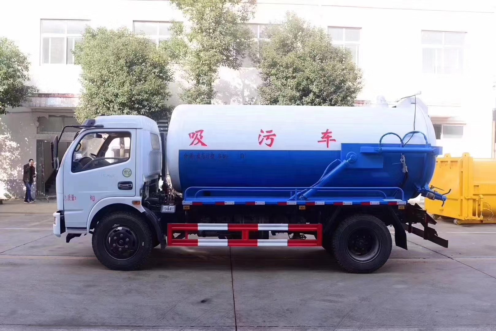 Sewage Drainage Suction Truck Sewage Suction Tanker Truck ၊