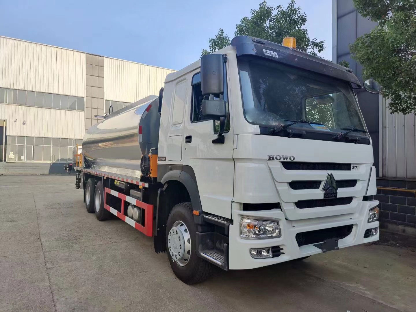 Hot Asphalt Bitumen Truck HOWO DONGFENG FOTON CAMC