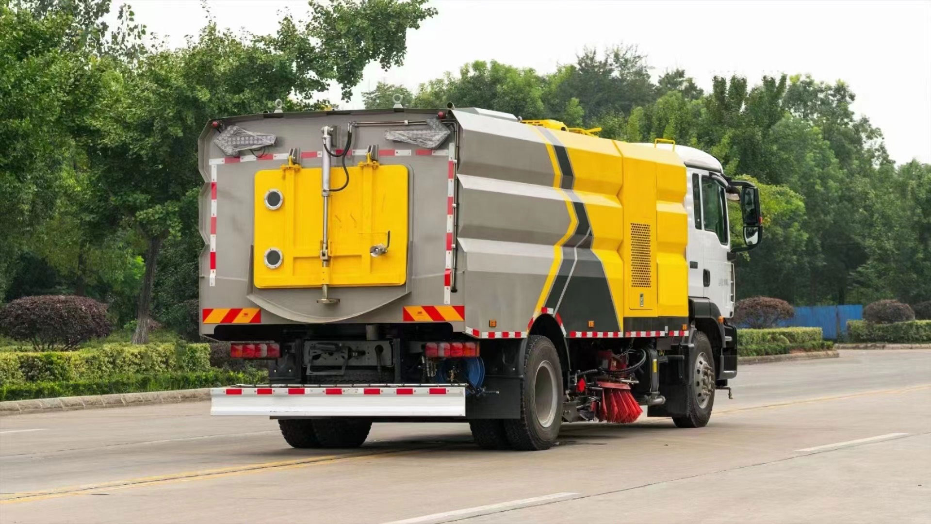 Suction Systems သန့်ရှင်းရေးအတွက် Sweeper Truck အစုံသုံးခြင်း။